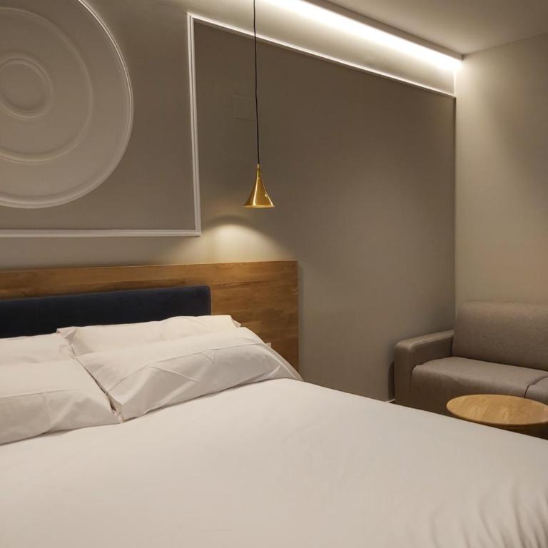 Habital Suites - Camera King Deluxe - 19