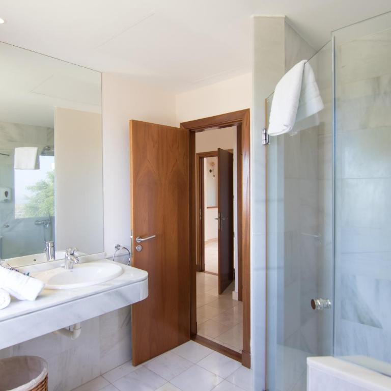 HomeForGuest SALOBRE GOLF VILLA, POOL, BBQ, WIFI, STUNNING VIEWS - Deluxe Villa - 25