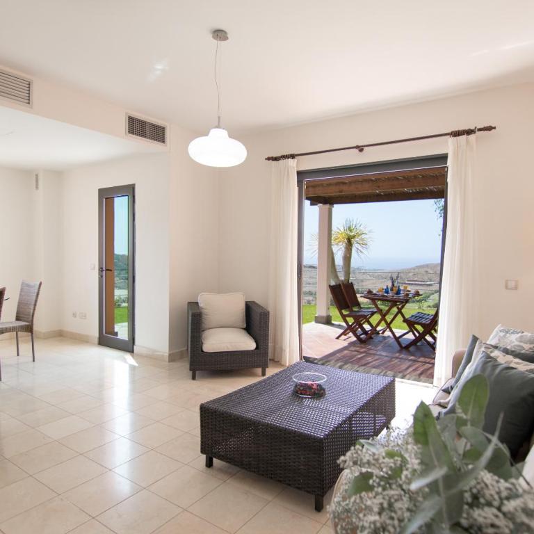 HomeForGuest SALOBRE GOLF VILLA, POOL, BBQ, WIFI, STUNNING VIEWS - Deluxe Villa - 3