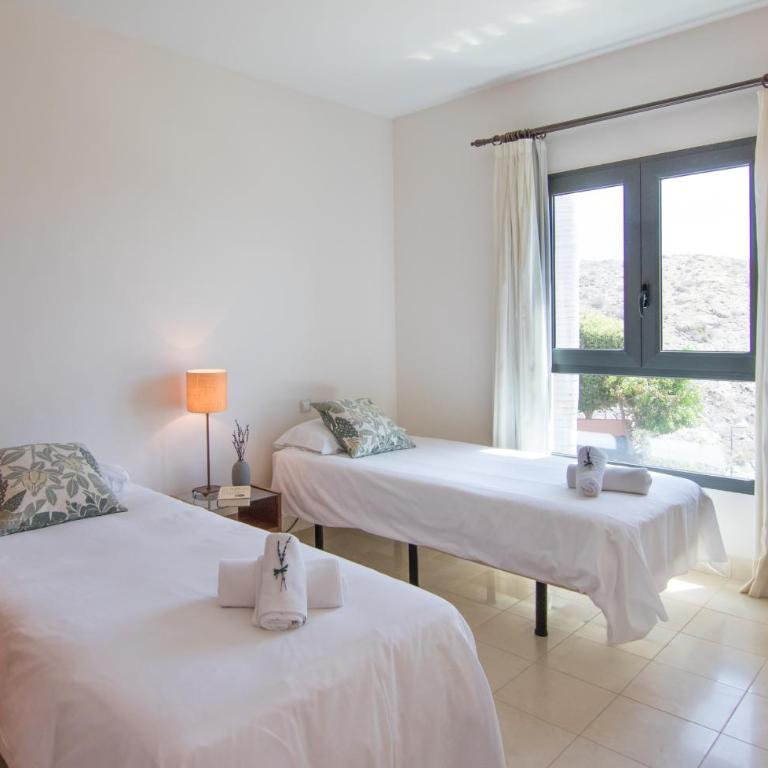 HomeForGuest SALOBRE GOLF VILLA, POOL, BBQ, WIFI, STUNNING VIEWS - Deluxe Villa - 16
