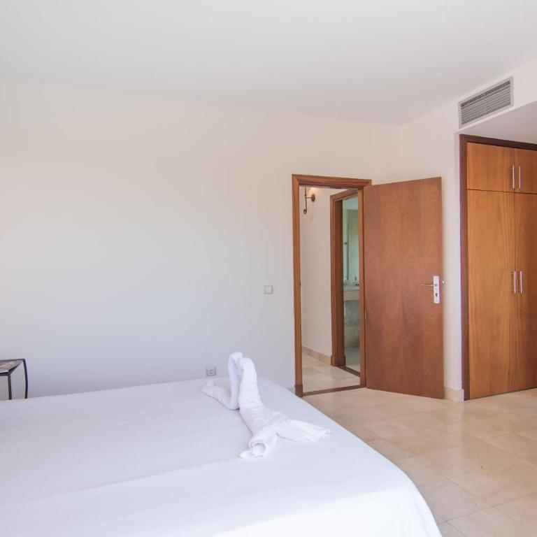 HomeForGuest SALOBRE GOLF VILLA, POOL, BBQ, WIFI, STUNNING VIEWS - Deluxe Villa - 18