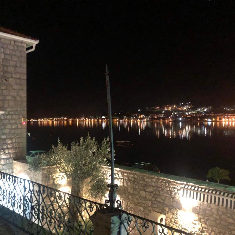 Large Luxury Waterfront Villa 500 square meters with Private Pool and Private Beach for 14 People,PS5,Imac 27",WIFI 7 - Villa with Private Pool - 17