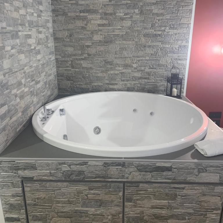 Cellamare Suite & Spa - Suite with Balcony and Spa Bath - 3