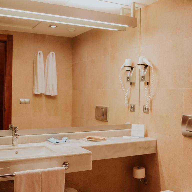 Hotel Deloix 4* Sup - Habitación Doble con 2 camas (2 adultos + 1 niño) - 4