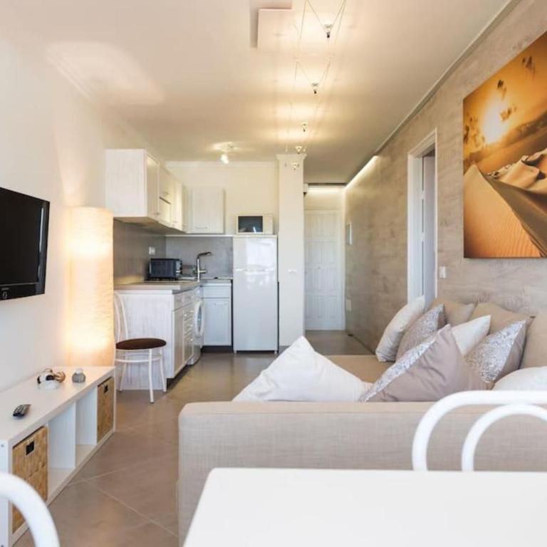 5 min walk from Yumbo! 517 - One-Bedroom Apartment - 9