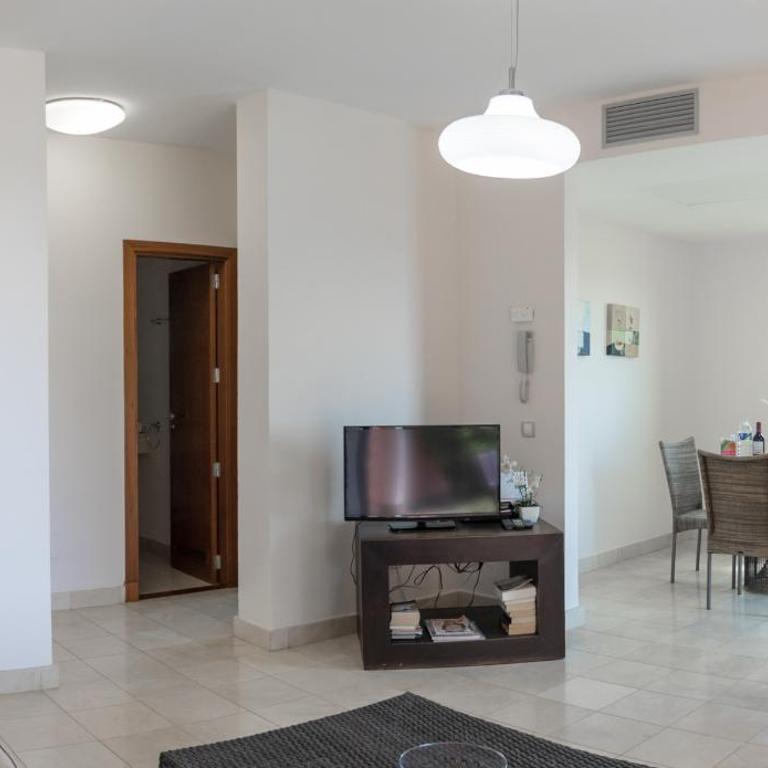 HomeForGuest SALOBRE GOLF VILLA, POOL, BBQ, WIFI, STUNNING VIEWS - Deluxe Villa - 8