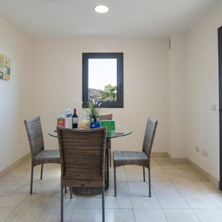 HomeForGuest SALOBRE GOLF VILLA, POOL, BBQ, WIFI, STUNNING VIEWS - Deluxe Villa - 14