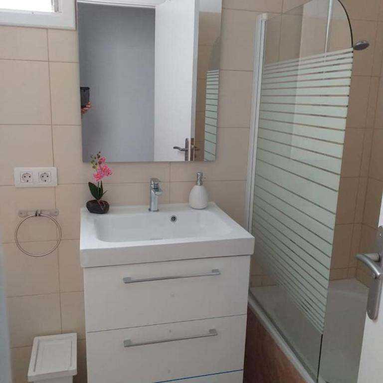 CÉNTRICO Y AGRADABLE PISO EN SANTA CRUZ DE TENERIFE - Apartamento de 3 dormitorios - 6