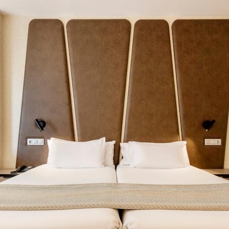 Ilunion Málaga - Habitación Doble con cama supletoria (3 adultos) - 3