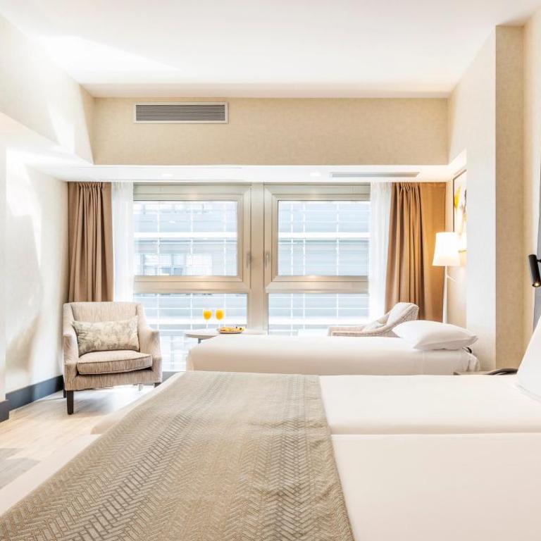Ilunion Málaga - Habitación Doble con cama supletoria (3 adultos) - 1