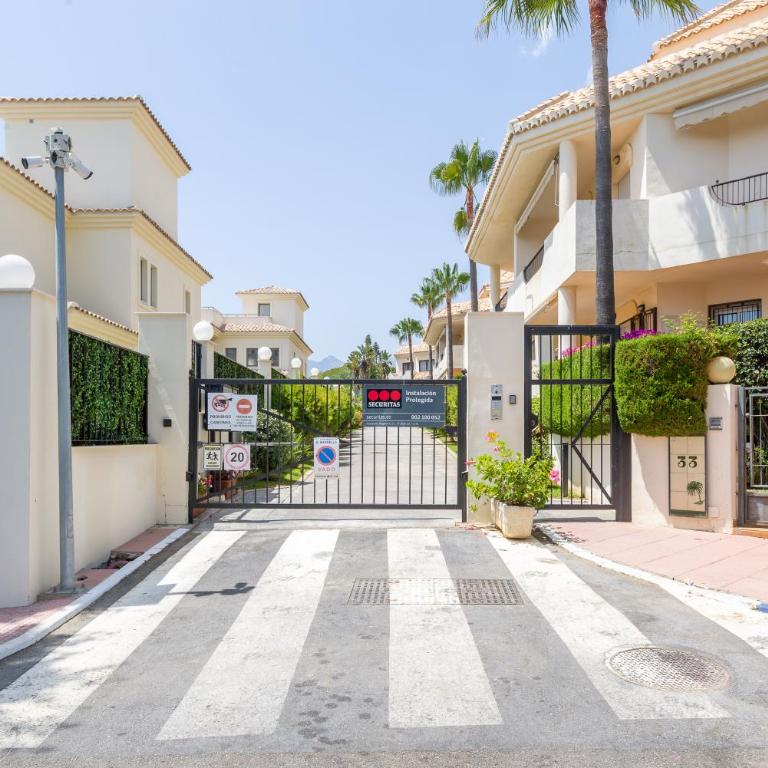 STYLISH TOWNHOUSE IN BEACHFRONT COMPLEX - Casa de 3 dormitorios - 23