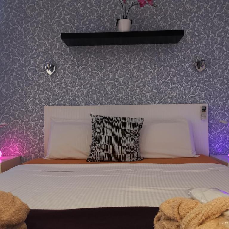 Rainbow Golf Bungalows, Gay Men-only Resort - Suite - 6