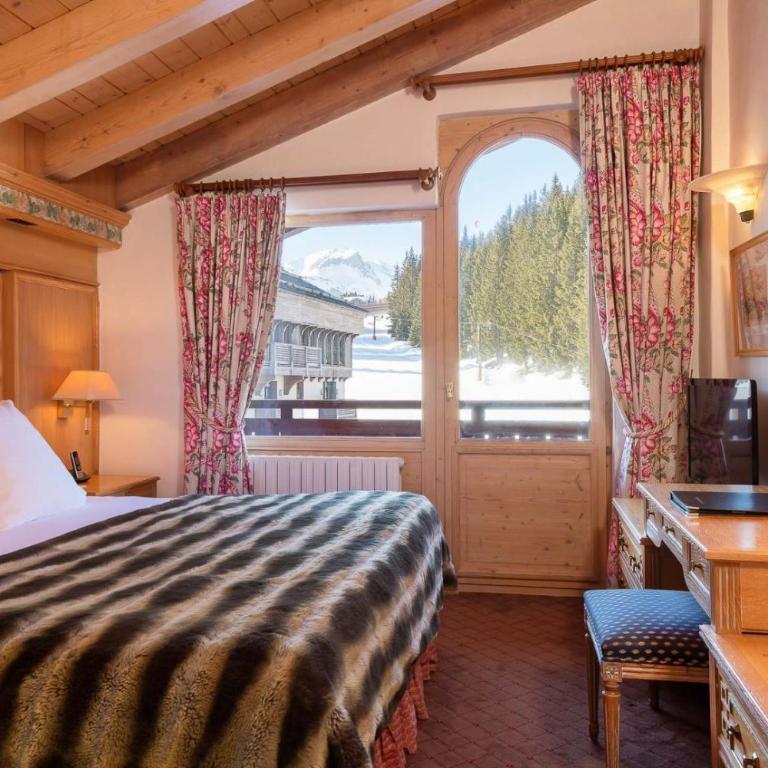 Hotel Le Carlina Courchevel 1850 - Chambre Double Prestige - Vue sur Piste de Ski - 3