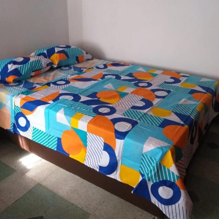 Big House Medellin - Triple Room with Shared Bathroom - 1