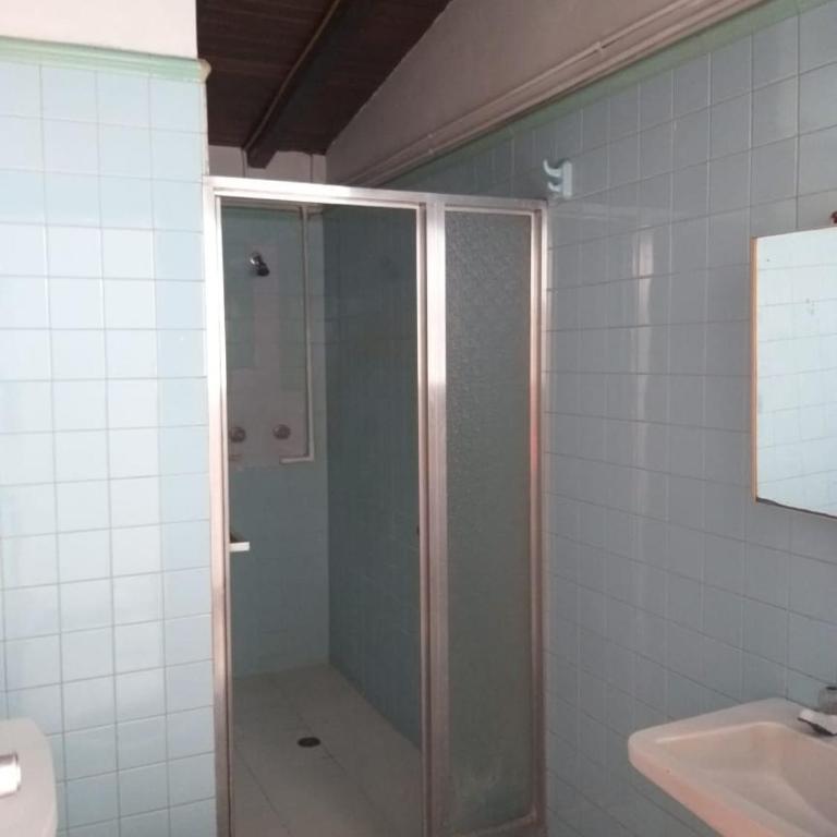 Big House Medellin - Triple Room with Shared Bathroom - 2