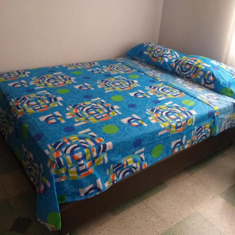 Big House Medellin - Triple Room with Shared Bathroom - 3
