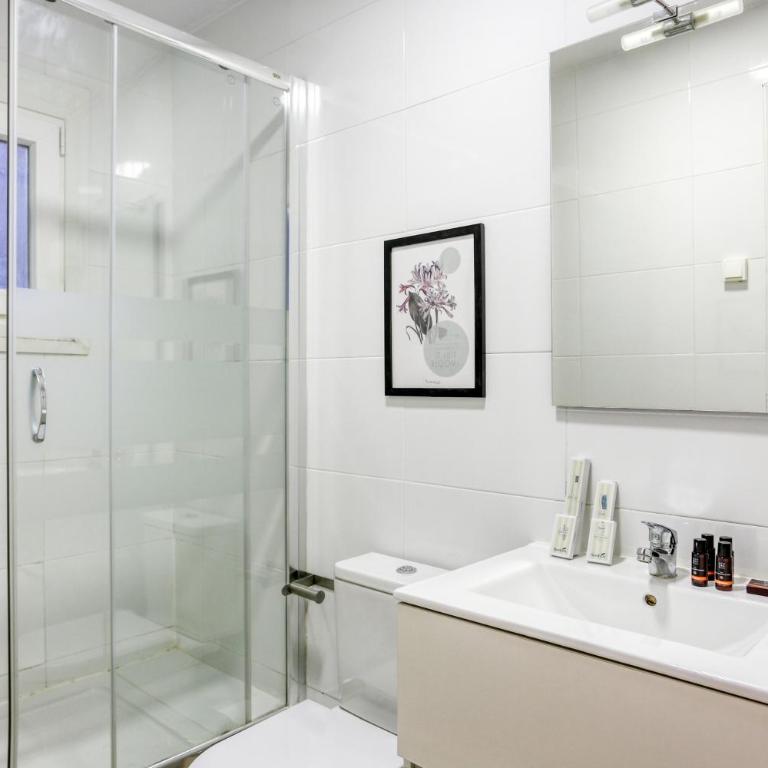 Sweett - The Roca House - Three-Bedroom Apartment - 8