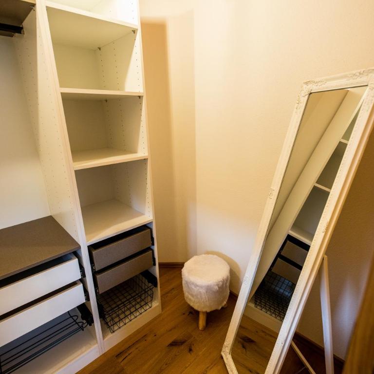 Leni´s Appartements - Apartment with Balcony - 4