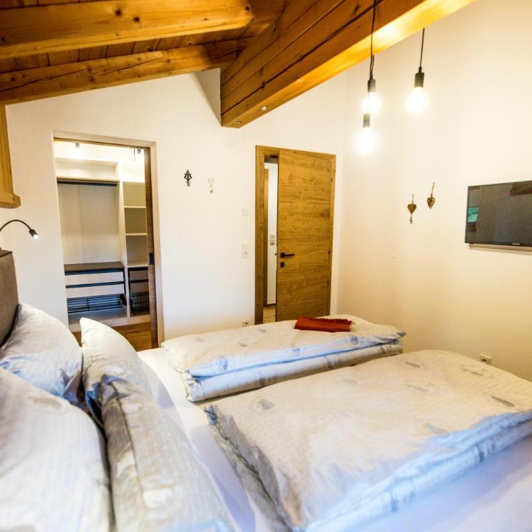 Leni´s Appartements - Apartment with Balcony - 9