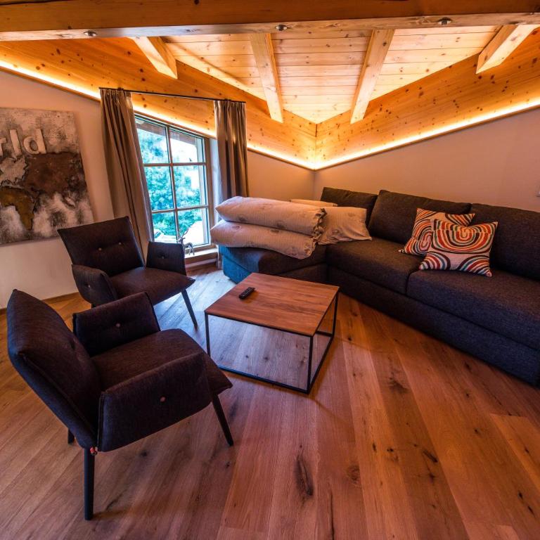 Leni´s Appartements - Apartment with Balcony - 12