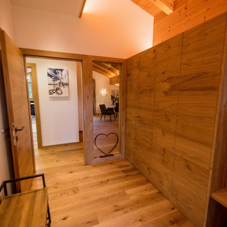 Leni´s Appartements - Apartment with Balcony - 14