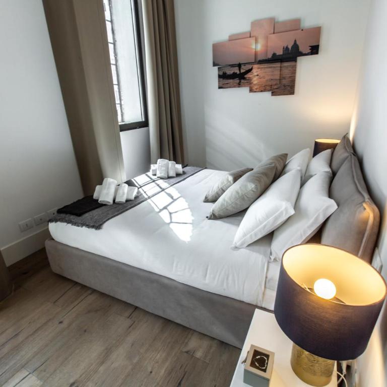 Elegant Fornasa Vecia, canal view with a beautiful garden R&R - Two-Bedroom Apartment - 23