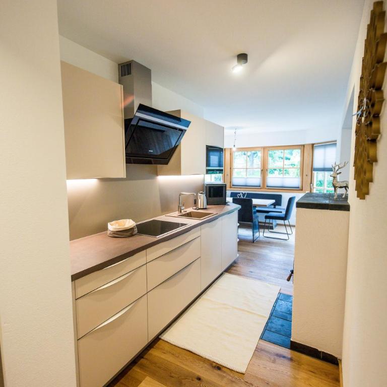 Leni´s Appartements - Apartment with Balcony - 19