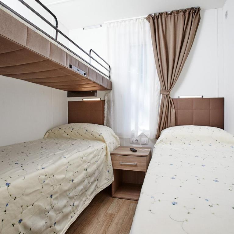 Mediterraneo Camping Village - Chalet Superior con 2 Camere da Letto - 8