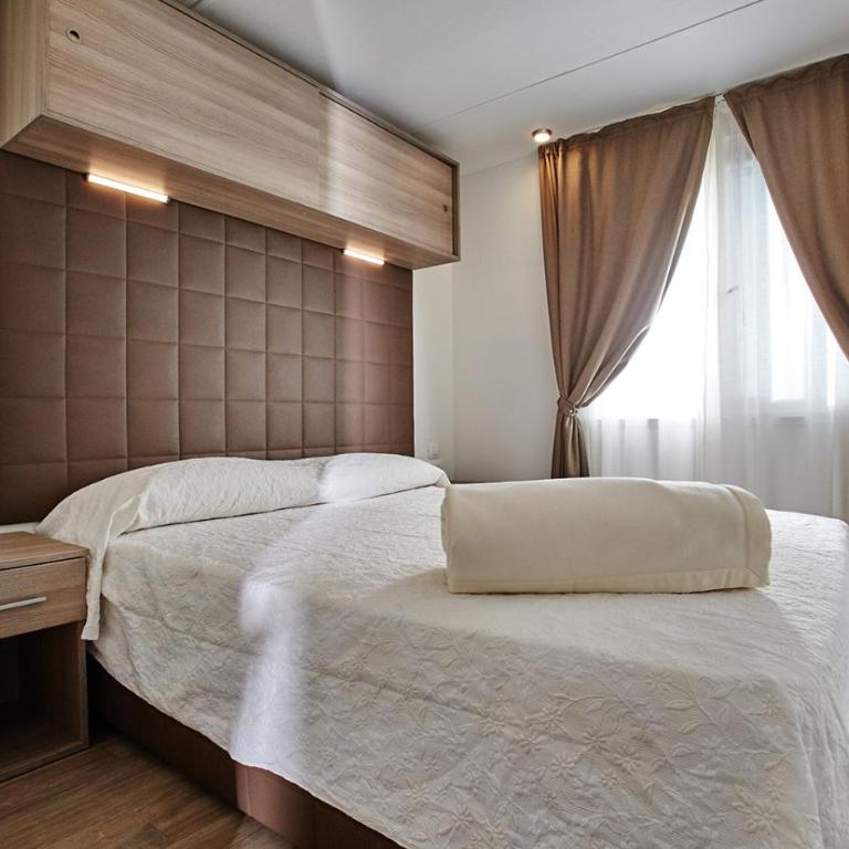 Mediterraneo Camping Village - Chalet Superior con 2 Camere da Letto - 7