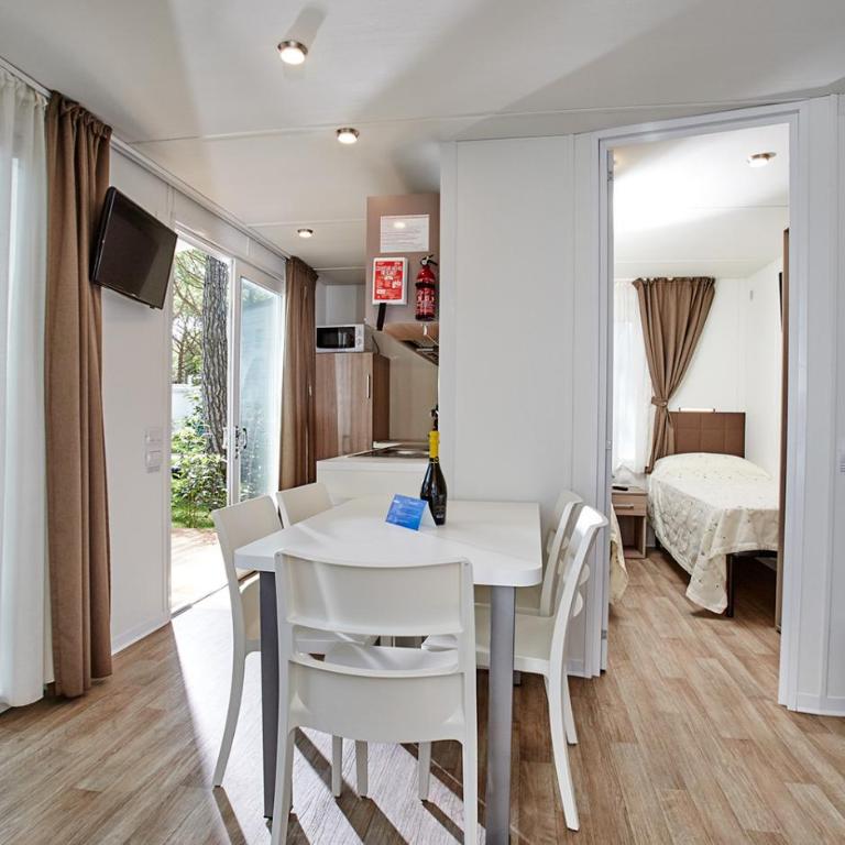Mediterraneo Camping Village - Chalet Superior con 2 Camere da Letto - 6