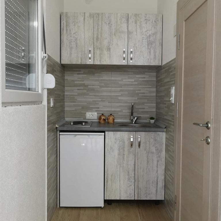 Spasic Apartments Sutomore - Dvokrevetna Soba sa Bračnim Krevetom i Balkonom - 1