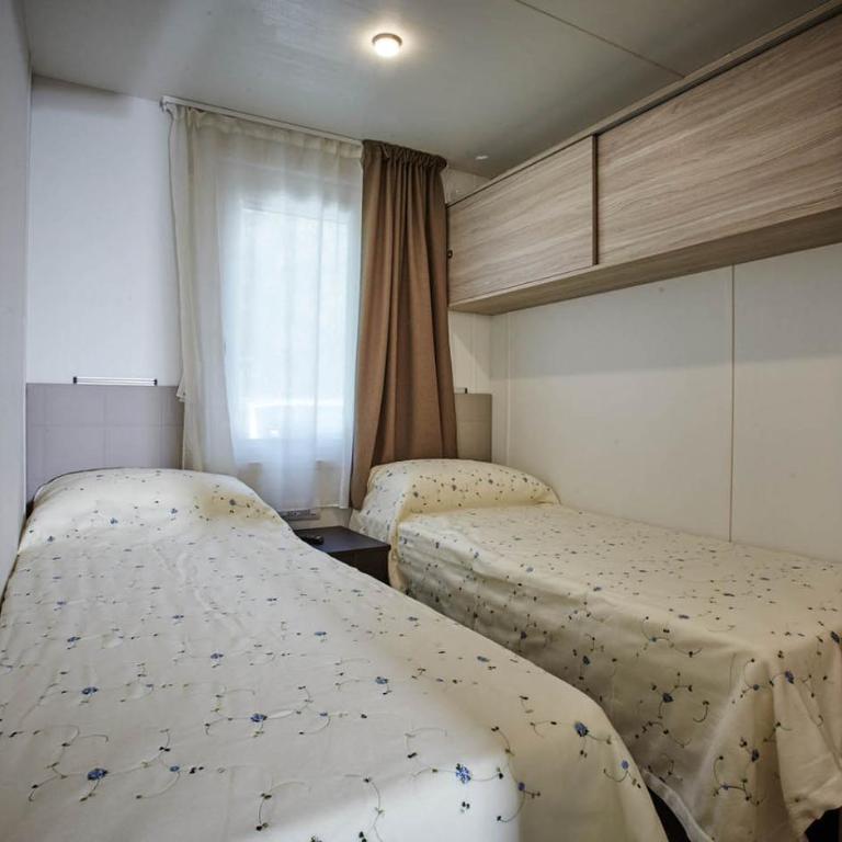 Mediterraneo Camping Village - Chalet Premium con 3 Camere da Letto - 7