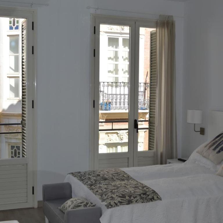 Modern studio flat close to Plaza Merced - Studio Apartment - 8