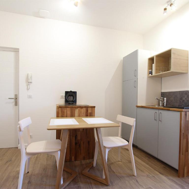 "La place du village" - Appartement - 3