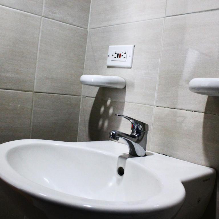 Hotel Royal Suite - Habitación Individual con baño privado - 21