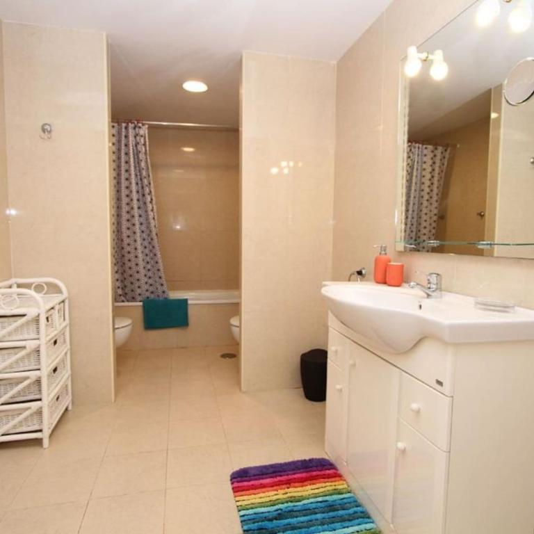Stylish 2-Bed Duplex Townhouse, Full Kitchen, Access to Three Pools, Minutes from Puerto Banus, by "La Buena Vida Holiday Homes" - Apartamento de 2 dormitorios - 34