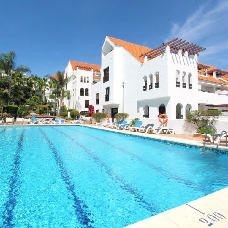 Stylish 2-Bed Duplex Townhouse, Full Kitchen, Access to Three Pools, Minutes from Puerto Banus, by "La Buena Vida Holiday Homes" - Apartamento de 2 dormitorios - 44