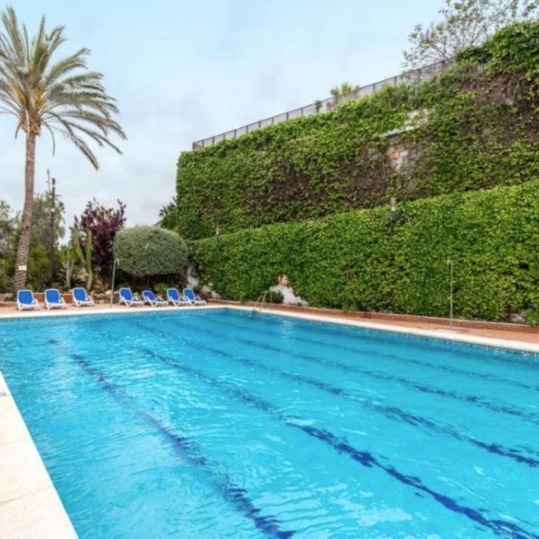 Stylish 2-Bed Duplex Townhouse, Full Kitchen, Access to Three Pools, Minutes from Puerto Banus, by "La Buena Vida Holiday Homes" - Apartamento de 2 dormitorios - 35