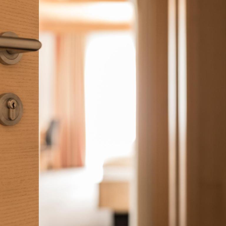 Elisabeth Serfaus inkl der SUPER SOMMER CARD im SOMMER 2026 - Deluxe Dreibettzimmer - 1