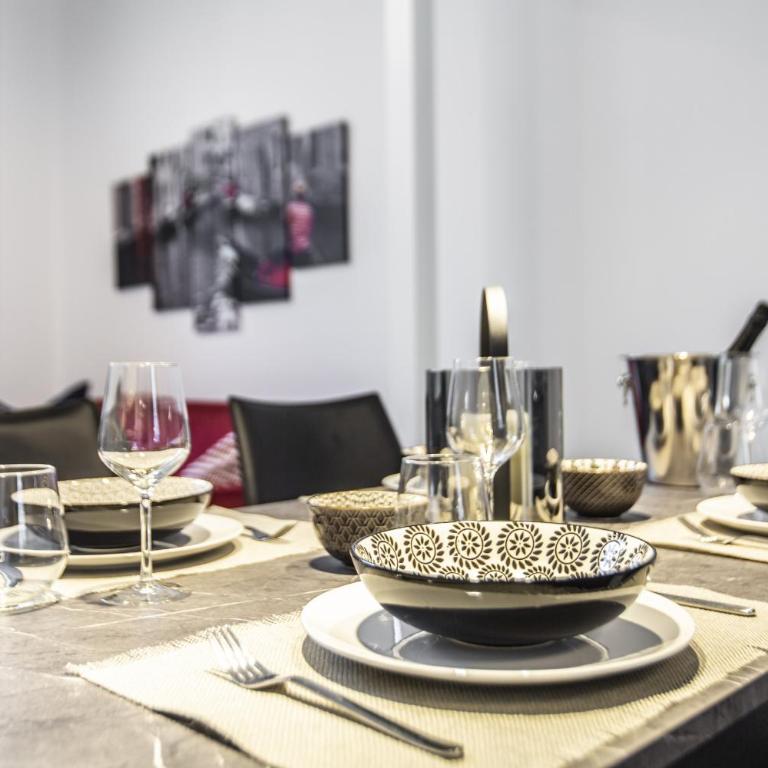 Elegant Fornasa Vecia, canal view with a beautiful garden R&R - Two-Bedroom Apartment - 6