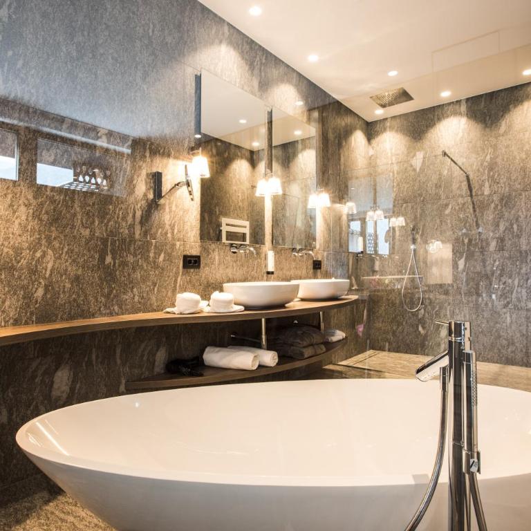 Hotel Bad Fallenbach - Suite Deluxe con Vasca Idromassaggio - 2