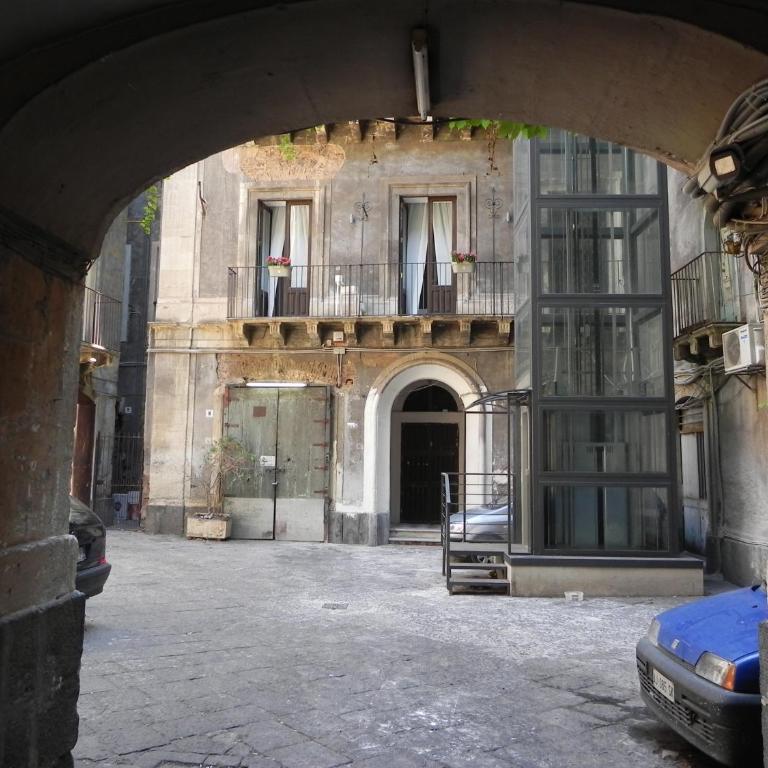 Palazzo del Verga - Queen Room with Balcony - 16