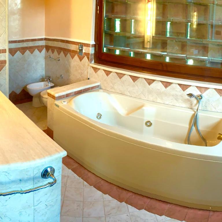 B&B La Fornace del Sole - Camera Matrimoniale con Vasca Idromassaggio - 4