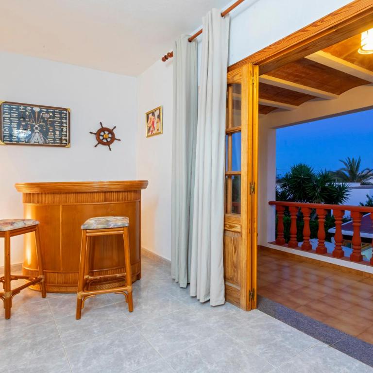 Villa in Playa D´en Bossa sleeps 9 - Villa de 6 dormitorios - 21