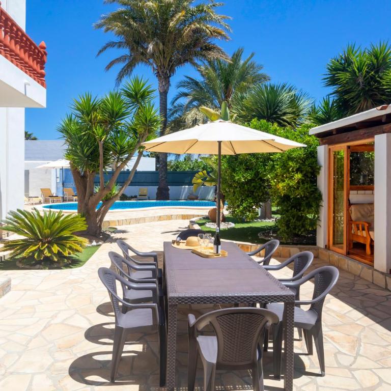 Villa in Playa D´en Bossa sleeps 9 - Villa de 6 dormitorios - 6