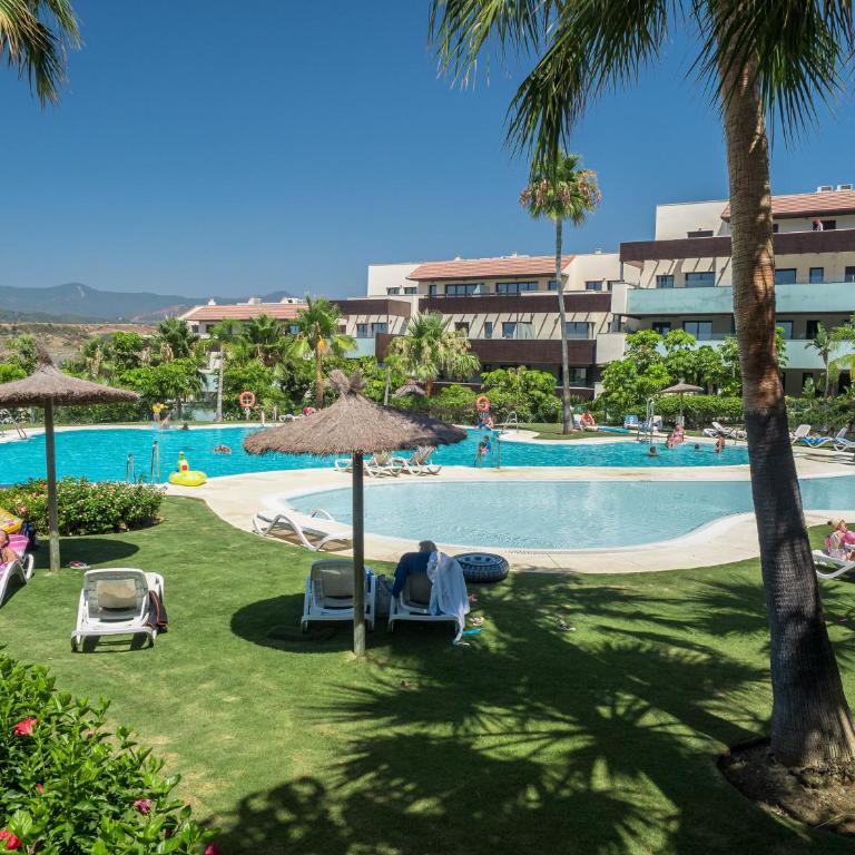 Amazing Two Bedroom Apartment in Los Flamingos, Marbella - Apartamento de 2 dormitorios - 3