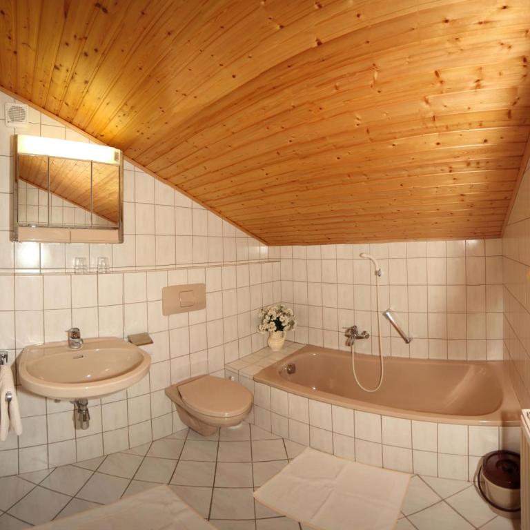 Pension Salzburger Hof - Chambre Double avec Balcon - 2