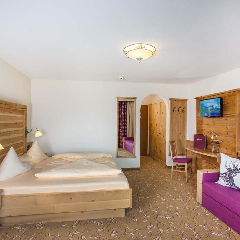 Sporthotel Tirolerhof - Double Room with Balcony - 1