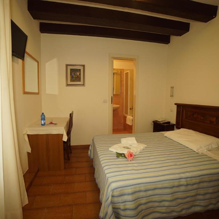 Hotel Canada - Camera Matrimoniale Piccola - 16