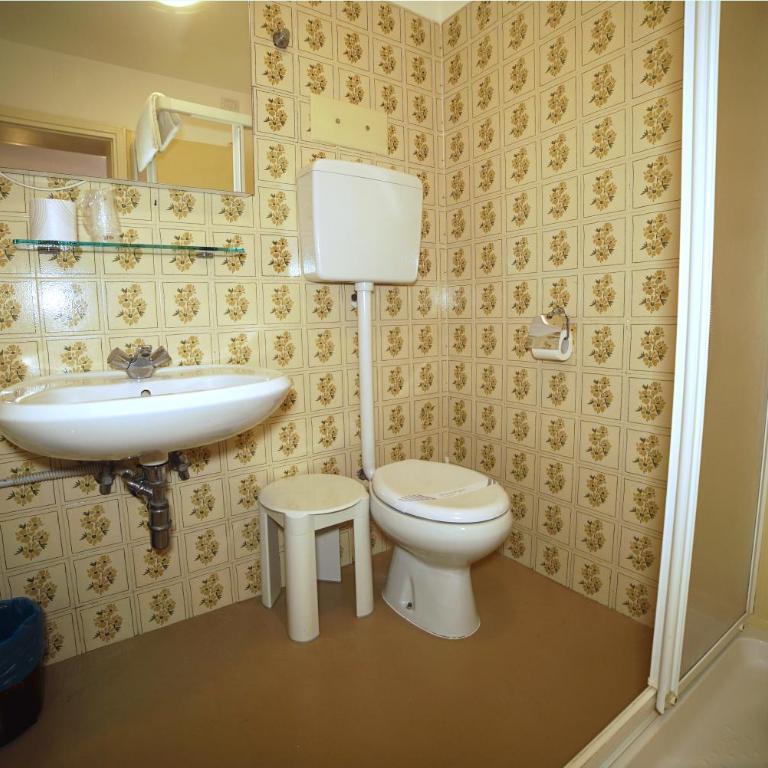 Hotel Canada - Camera Familiare con Vista Canale - 1